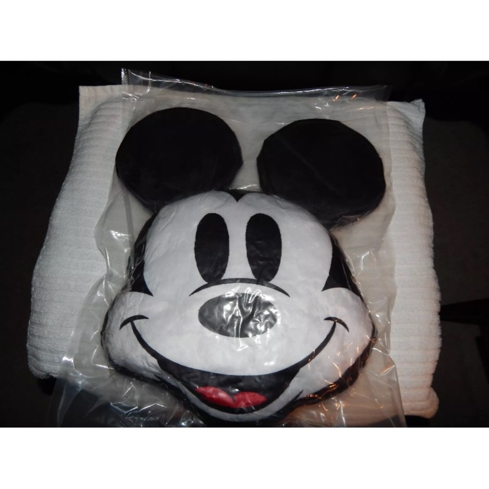 NIP Disney Movie Club Exclusive Mickey Mouse Throw Pillow